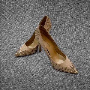 Antonio Melani Nude Suede Pointed Toe Heels With Laser Cut Detail Size 7M